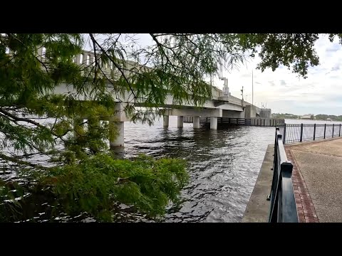 Видео: Расслабленная прогулка по Нью Берн. Река вышла из берегов.
