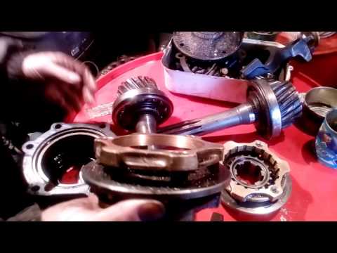 Видео: Вылетает пятая передача на КПП Зил-130