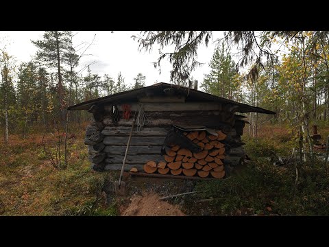 Видео: Поймал озёрного монстра. 4 дня в старой избе. Пеший поход.