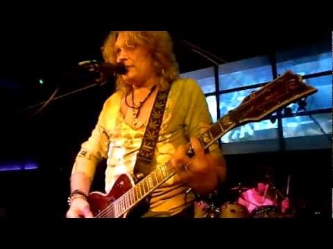 Видео: Год змеи - бабочки (22.10.11 Театро)