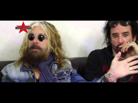 Видео: ДЖОН КОРАБИ о MOTLEY CRUE