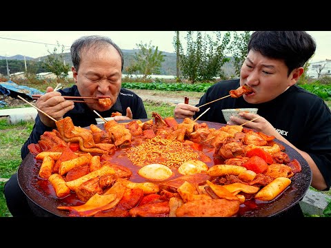 Видео: Тушеная острая курица с рисовым пирогом, суджеби, рыбным пирогом - шоу Mukbang eating show