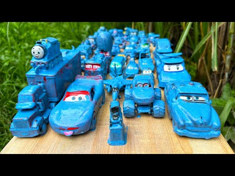 Видео: Уберите грязные мини-машинки и колонны машинок Диснея! Играйте в саду!