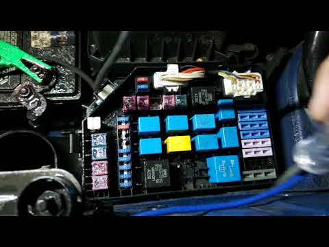 Видео: 2006 Tucson Не заводится, нет связи, не крутит стартер