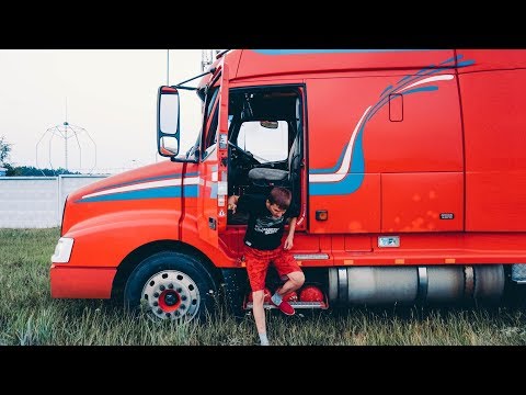 Видео: ЧТО В КАБИНЕ? VOLVO VNL 660 - обзор владельца. МОЙ СТАРЫЙ ГРУЗОВИК ТЕБЯ УДИВИТ.
