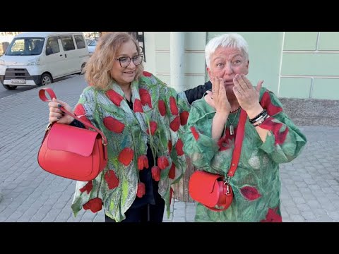 Видео: Лена в шоке - как мы тут одеваемся! Она не ожидала такого от модниц Петербурга!