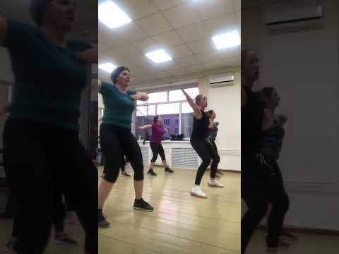 Видео: Тренировка с Фитнес резинкой! Ноги, ягодицы!