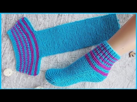 Видео: Очень простые следки-носочки на двух спицах. МК для начинающих.