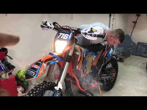 Видео: KTM EXC 350 F 2016 ЗАМЕНА ПОРШНЯ МЕТКИ ГРМ