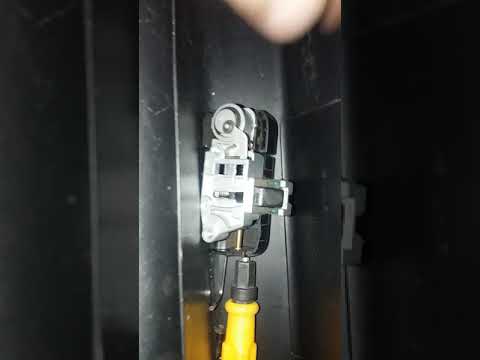 Видео: Как открыть бардачок хонда срв 2002 года