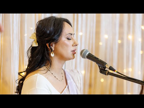 Видео: Хари Ом Тат Сат - Оля - ашрам