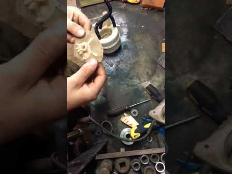 Видео: Вскрываем топливный фильтр Ниссан Кашкай после езды на АИ-95