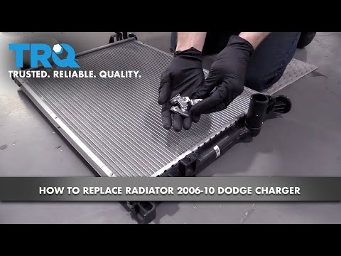 Видео: Как заменить радиатор на Dodge Charger 2006-10