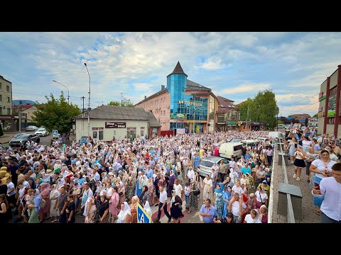Видео: ☦️У Хусті відбувся велелюдний хресний хід .