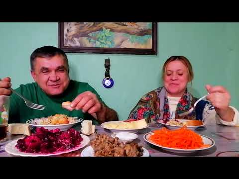 Видео: МУКБАНГ / Ты красивая, даже в противогазе. Все доедаем