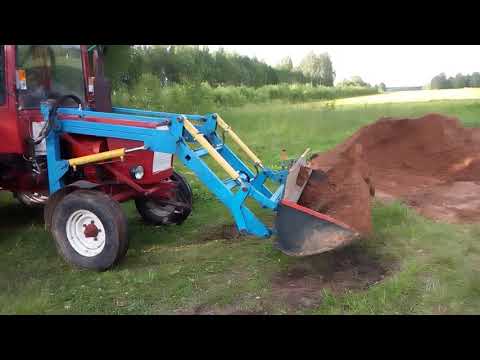 Видео: Трактор Т 25 с самодельным навесным оборудованием.
