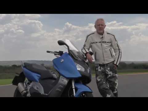 Видео: ПЕРЕБОР МАКСИ-СКУТЕРОВ: BMW против Yamaha против Aprilia