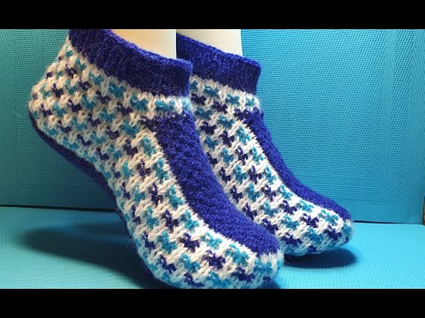 Видео: #453  ПРОСТЫЕ И УДОБНЫЕ ТАПОЧКИ СПИЦАМИ. МАСТЕР КЛАСС.