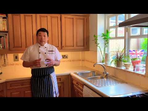 Видео: Свиные гёдза: как приготовить идеальные жареные на сковороде свиные гёдза с нуля!