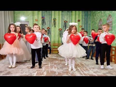 Видео: Свято мами в дитячому садочку