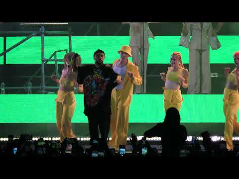 Видео: MONATIK - JOMO/Зажигать! Премьера песни на стадионе Метеор в Днепре