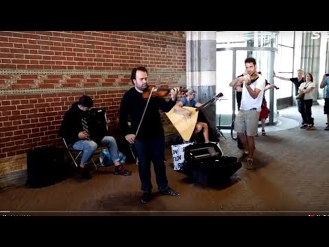 Видео: Амстердам – Русские Музыканты играют на улице