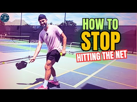 Видео: Как перестать попадать в сетку в пиклболе | Исправляем броски, проходы, удары с лёта, броски и по...
