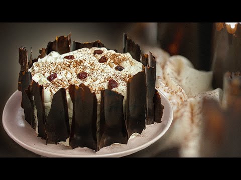 Видео: Волшебный торт ЧЕРНЫЙ ЛЕС 🎂 То, что вы хотели! Самый вкусный ШОКОЛАДНЫЙ ТОРТ с вишней 🍒от Глинской😋