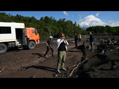 Видео: Камчатка: Вулкан "Верблюд" и чокнутые ботаники.