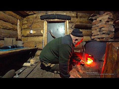 Видео: Я остался без еды, живу один в бревенчатой хижине