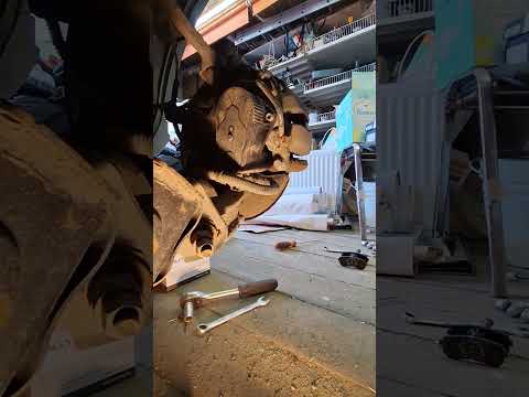 Видео: Замена  задних тормозных колодок Haval F7 1,5l
