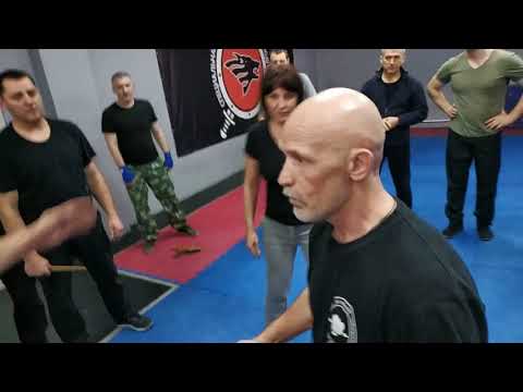 Видео: Тактика ближнего боя . Семинар. В Крючков.  От удара ножом в живот.  угроза ножом у горла