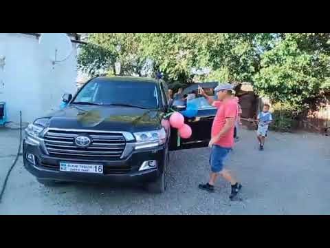 Видео: Асқар таудай әкеге сый! #Land Cruiser 200 көлігін тарту етті! #әкелераманболсын!
