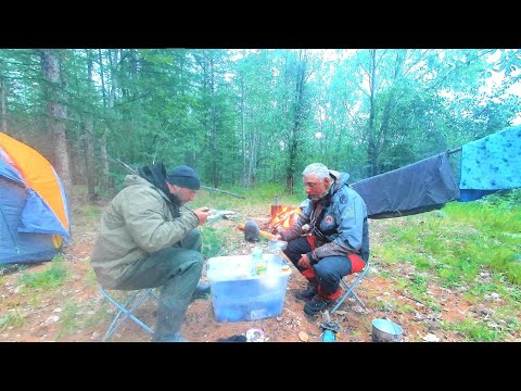 Видео: 2 ДНЯ В ТАЙГЕ ГДЕ ТО В ЯКУТИИ! НО ПОРА УНОСИТЬ НОГИ!