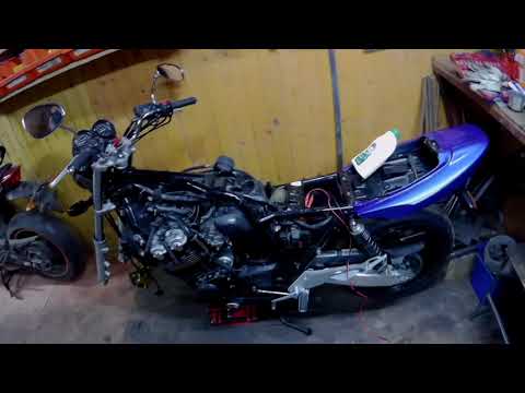 Видео: Honda CB 400/Переборка вилки и рулевой/Замена термостата и много чего еще и даже больше