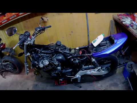 Видео: Honda CB 400/Переборка вилки и рулевой/Замена термостата и много чего еще и даже больше