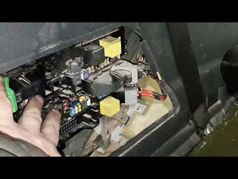 Видео: Опель Зафира В, не работает задний фонарь.