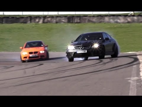 Видео: Porsche GT3 RS 4.0 против BMW M3 GTS против Mercedes C63 AMG Black Series - /КРИС ХАРРИС О МАШИНАХ