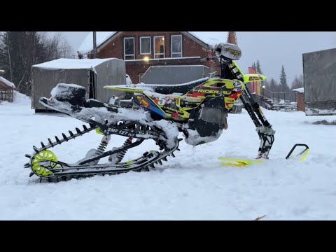Видео: HARD ENDURO по зимнему лесу на сноубайке SMF