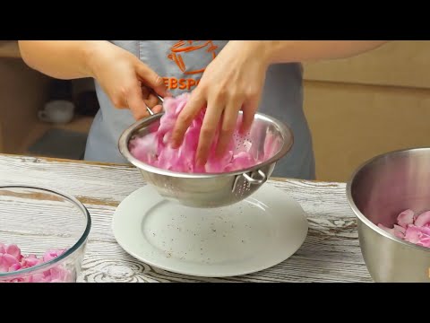 Видео: Розовое лакомство с ароматом лета! С ним не нужно долго возиться - Варенье из лепестков чайной розы!