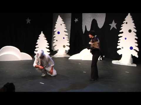 Видео: Новогодний бал у царя Гороха или Баба-Яга- против!