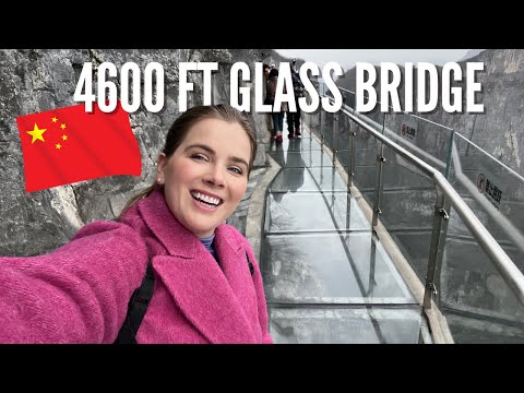 Видео: ВЫ БЫ ПРОШЛИ ПО ЭТОМУ СТЕКЛЯННОМУ МОСТУ В КИТАЕ? | Гора Тяньмэнь, Чжанцзяцзе