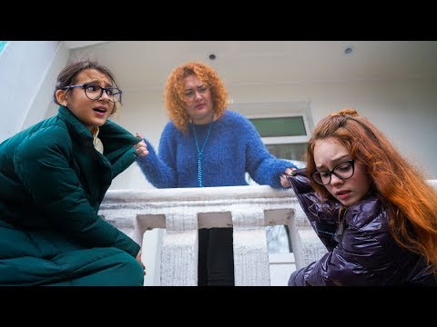 Видео: ПРОГУЛЯЛИ УРОКИ!!! МАМА НАС ЗАСТУКАЛА!!!
