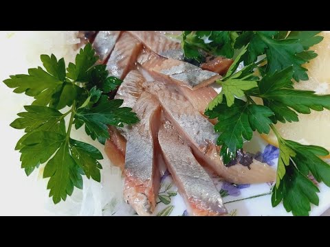 Видео: селедка на праздничный стол#рыбнаянарезка#каккрасивонарезатьселедку#красиваянарезкаизселедки