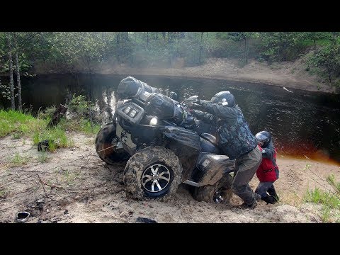 Видео: Путешествия на квадроциклах.  Три медведя в тайге.  Часть 3