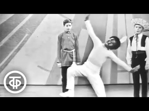 Видео: Детский хореографический ансамбль “Школьные годы” - Танец "Парни, парни" (1970)