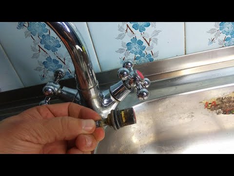 Видео: Как поменять кран буксу в кране, ремонт смесителя на кухне.