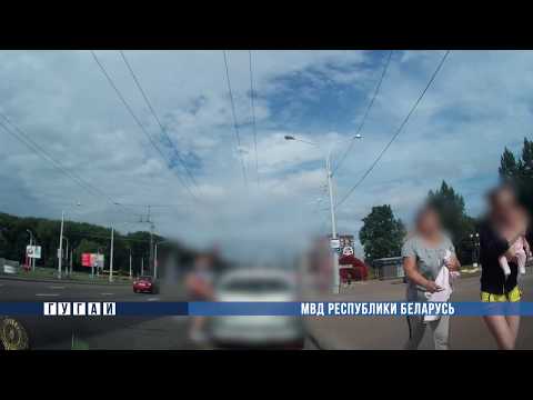 Видео: В Минске экипаж ГАИ оперативно доставил медикам ребенка