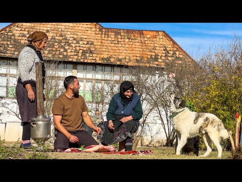 Видео: Кавказская деревенская жизнь | Азербайджанская пожилая бабушка готовит уникальное блюдо
