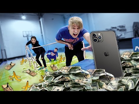 Видео: ДОТЯНИСЬ до нового IPHONE 11 PRO , чтобы ВЫИГРАТЬ его челлендж / с Василисой Даванковой